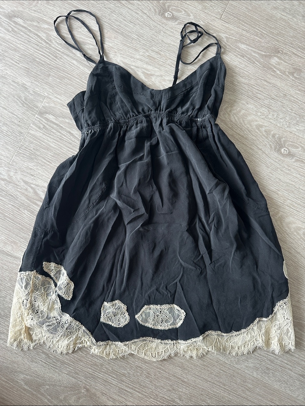 Aritzia Wilfred Black Lace-Trim Silk Slip Dress. xxs.